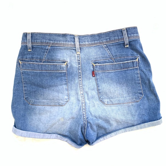 Levi’s high rise shorts - Picture 2 of 4